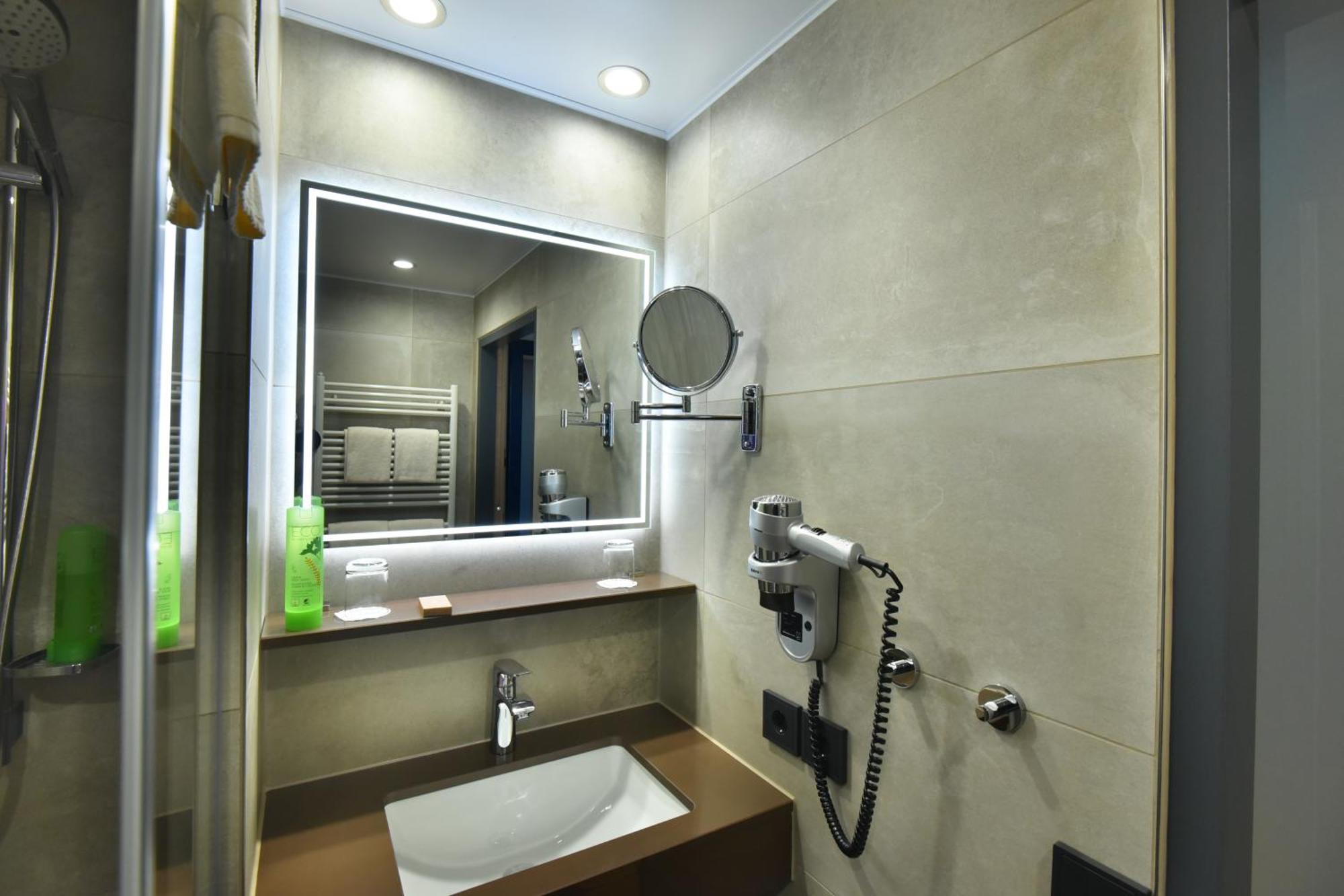 Bio-Seehotel Zeulenroda Стая снимка